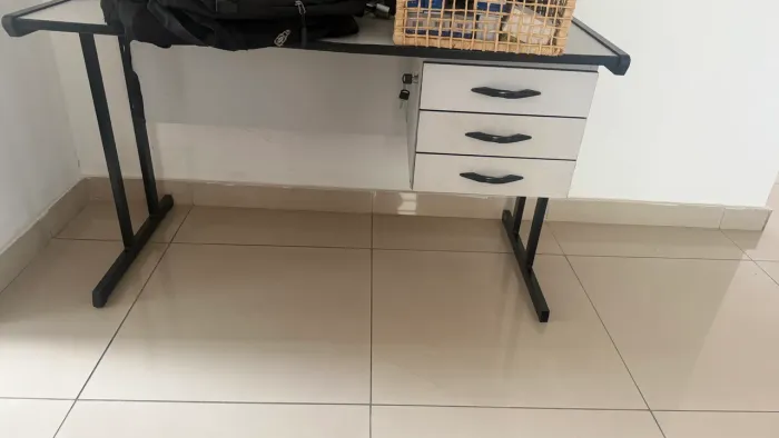 MESA DE ESCRITÓRIO