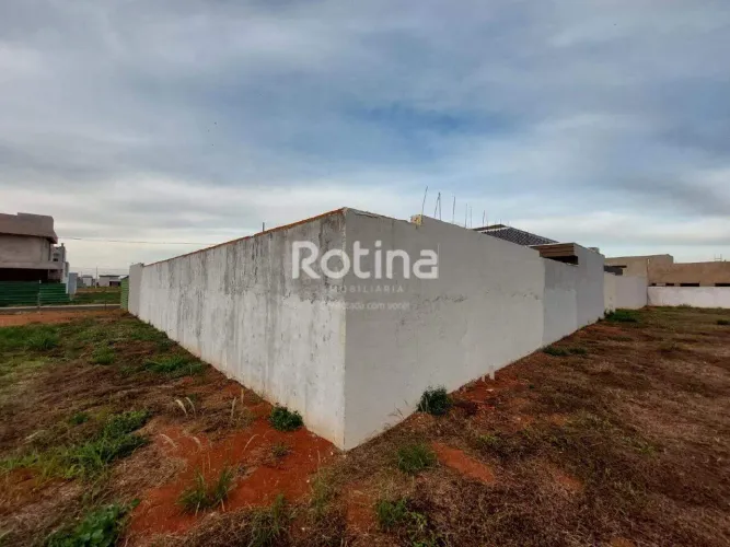 Terreno de 294 m² à venda em condomínio fechado no Novo Mundo, Uberlândia