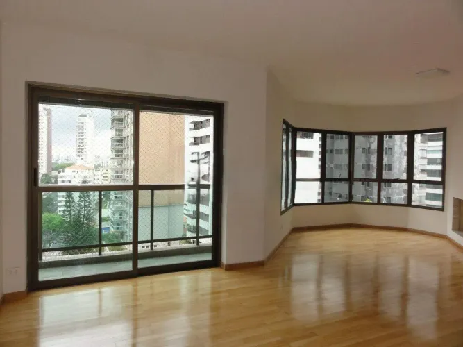 Apartamento com 4 quartos para locação em Aclimação - SP.