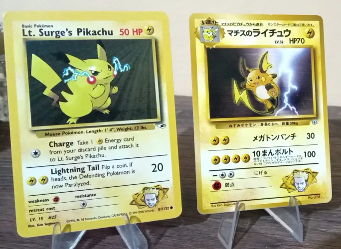 Duas cartas Pokémon tcg do pikachu e Raichu do Surge antigas em estado MP as duas!