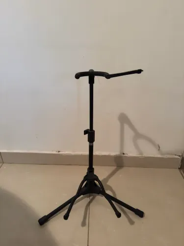 Suporte de chão para violão