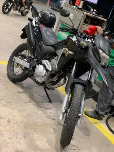 XRE 300 Preta a mais Top