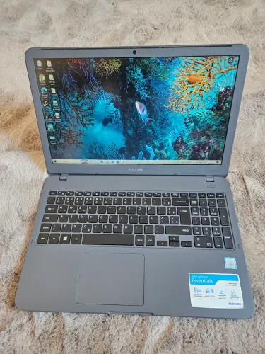 Notebook Samsung Essentials E30