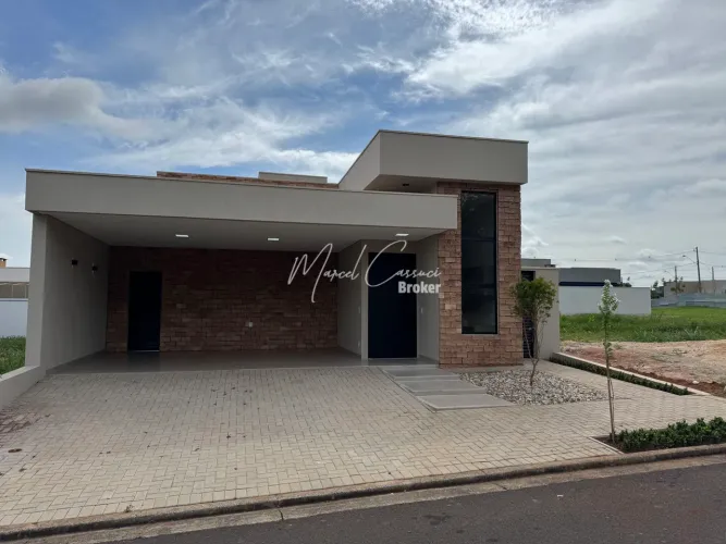 Condomínio Village Damha IV - Belíssima casa à venda, com 3 suítes, sendo 1 suíte com clos