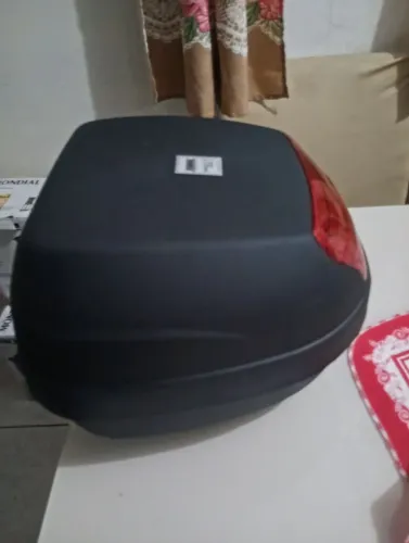 Vendo baú para moto 28 litros,para honda