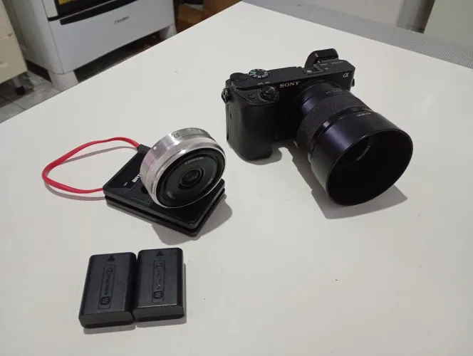 Camera Sony a6300 + 50mm + 24mm + 3 baterias