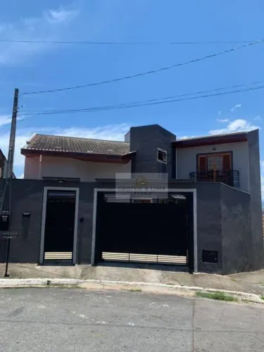 Casa Ampla à Venda em Caçapava | 4 Dormitórios, Suíte, Área Gourmet e Garagem para 5 Carro