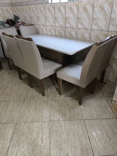 Mesa de 6 cadeiras em ótimo estado
