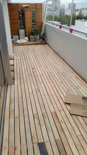 Deck de madeira maciça sob medida valor por metro quadrado