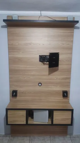 Painel com rack e gavetas