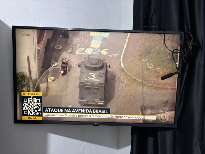 Vendo televisão de 43 polegadas tudo funcionando webos