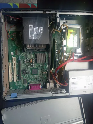 CPU Dell(apenas as peças, ventoinha está com defeito)