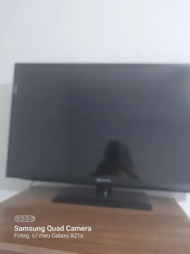 Tv 32 pegadas está sem só. Imagem ótima buster