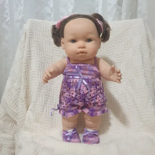 Linda boneca da marca Berenguer, antiga.