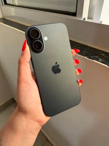 iPhone 16 128GB - 1 mês de uso 