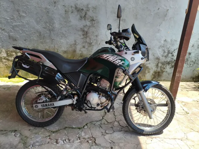 Yamaha Ténéré 250 em estado de zero