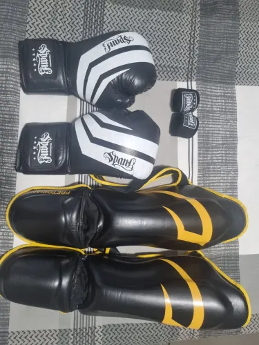 Kit muay thai (Luva caneleira bandagem)
