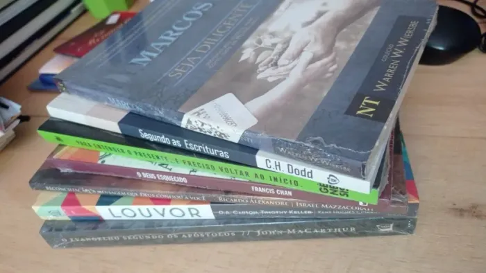 Livros teológicos em perfeito estado