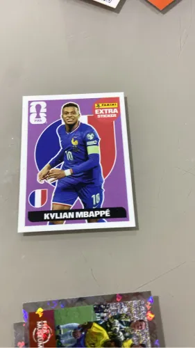 Figuria Lilás do Mbappé