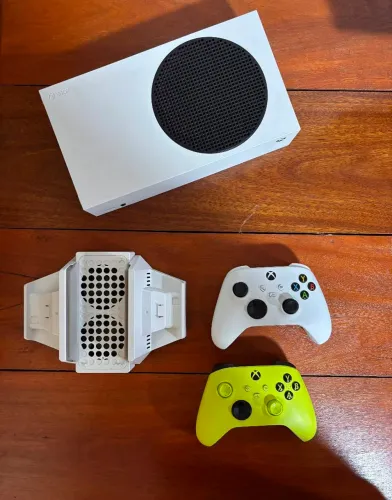 Xbox Series S | 2 Controles + Base