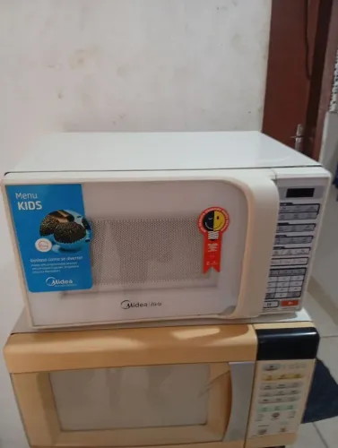 Microondas Midea 20 l muito bom só pegar e usar bairro milionário Barreiro de cima