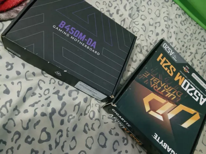 Duas placas mães 