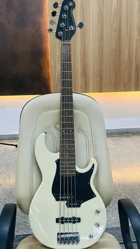 Contrabaixo Yamaha BB235 