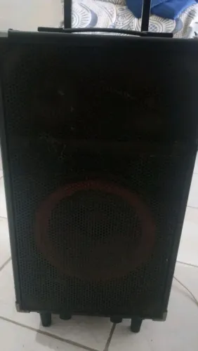 Caixa de som adptada von som de carro