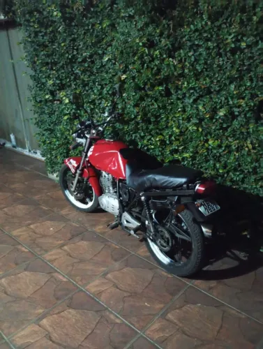 Vendo barato pra ir embora moto precisa arrumar os freios motor zero
