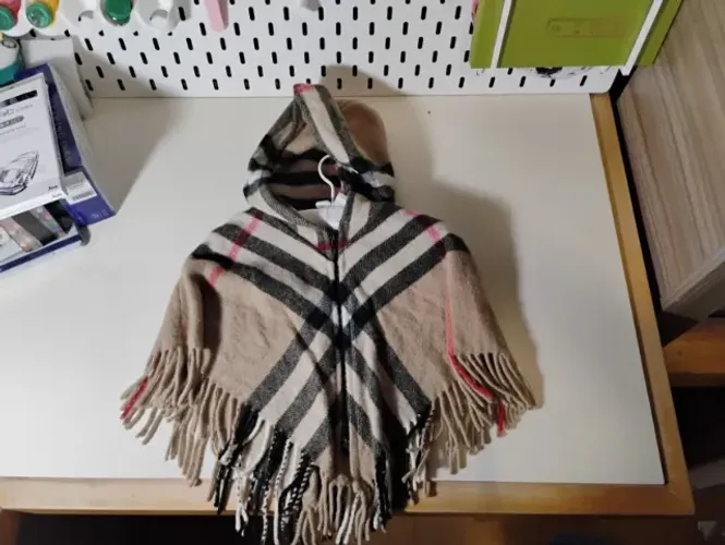poncho infantil burberry lã xadrez com capuz