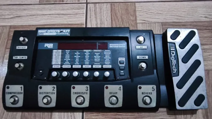 Pedaleira digitech rp500