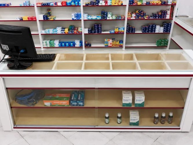 Móveis para farmácia .