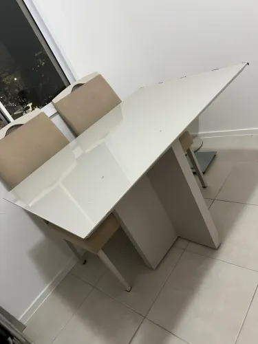 Mesa com 4 cadeiras