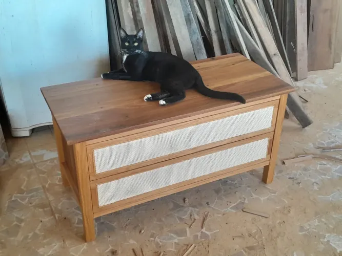Mesa de cabeceira madeira maciça