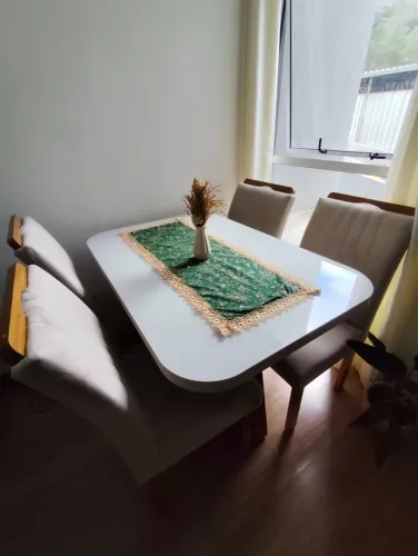 Conjunto de Mesa + 4 Cadeiras