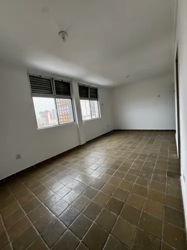 Apartamento para venda na Boa Vista com 2 quartos mais dependência completa de empregada 