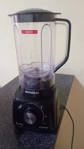 Liquidificador. Apenas o motor,o copo está rachado. Motor funciona perfeitamente