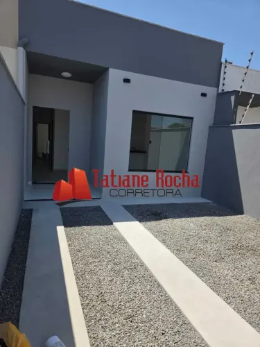 Vendo excelente casa em rua pública no bairro Conceição.