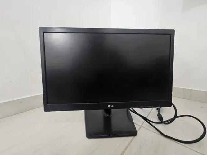 Monitor LG 19.5" HD 60Hz 2ms Dynamic Action Sync VGA 20MK400H-B.AWZM