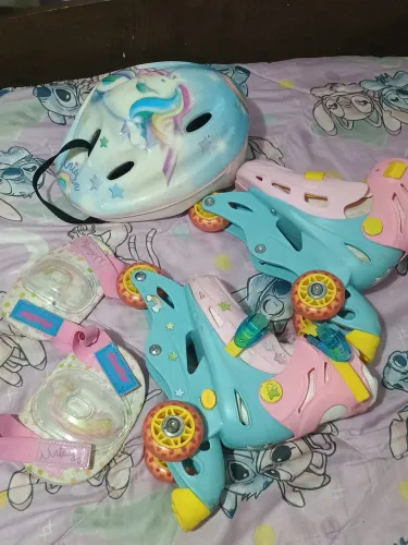 Patins unicórnio ajustável número 30 a 33 pouco usado