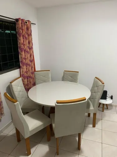 Mesa 120x120 redonda, com 6 cadeiras