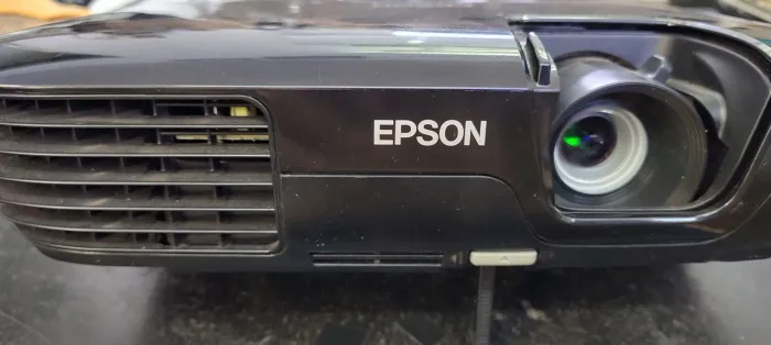 projetor Epson  S10+ vendo 1500,00 funcionando 