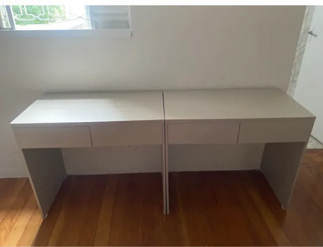 Escrivaninha com 2 gavetas