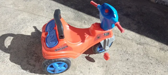 Motoca Infantil Triciclo em Ótimo Estado
