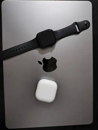 Oportunidade - Kit Apple  - MacBook M3, AirPods 4 e Watch Series 10