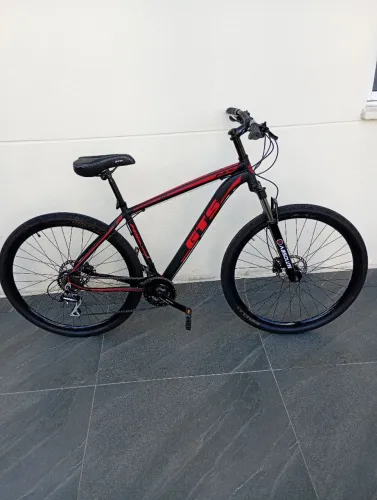 GTS aro 29, freios hidráulico Shimano ?