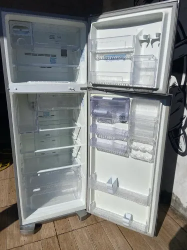 ? GELADEIRA ELECTROLUX CELEBRATE BLUE TOUCH DW50X - 428 LITROS ?
