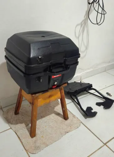BAU GIVE 27L completo em ótimo estado (leia descrição)
