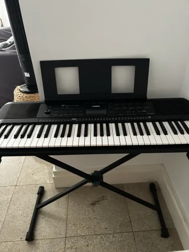 Teclado Yamaha PSR E273