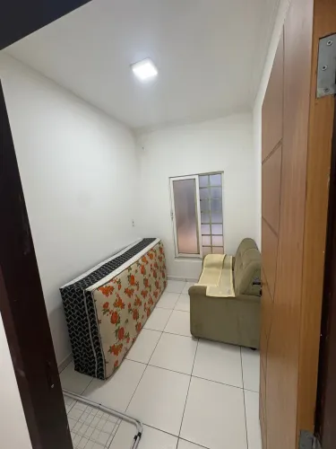 Alugo Kitinete mobiliada no centro